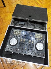 traktor kontrol mk2 s4 with the flight case - 3