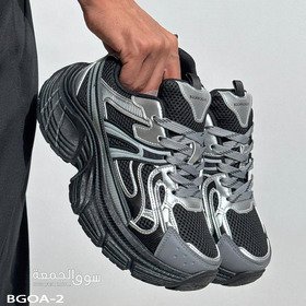 كوتش Balenciaga رجالي بتصميم فريد ومواكب للموضة - 3